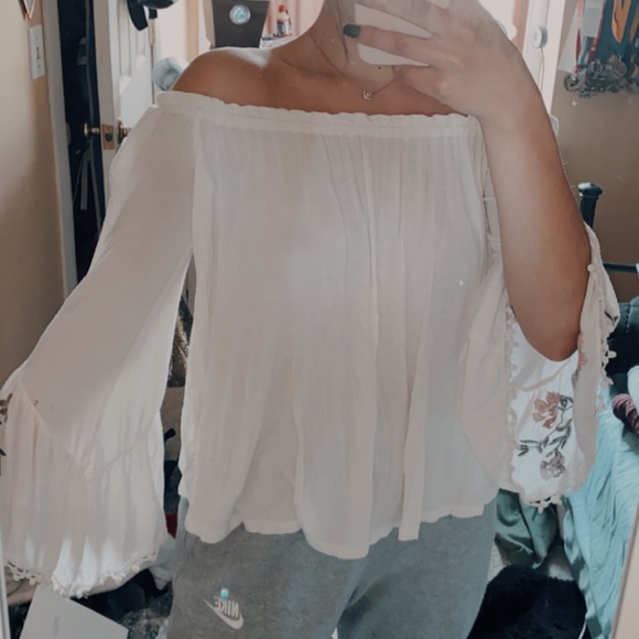 Off the shoulder flowy shirt - Picture 1 of 3